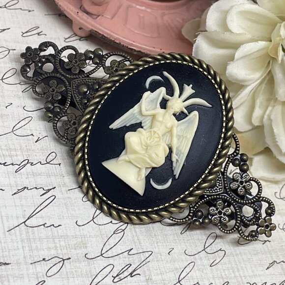 Gothic Witch Wicca Baphomet Cameo Pin Hair Clip Jewelry Comb pagan Gift Wedding - Picture 1 of 10